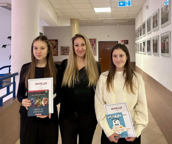 Ponosna mama Kinga Kolesza I dobitnice jednih od prvih mjesta: Mimi Nina Vám i Mia Vám, Foto: Neda Maretić//