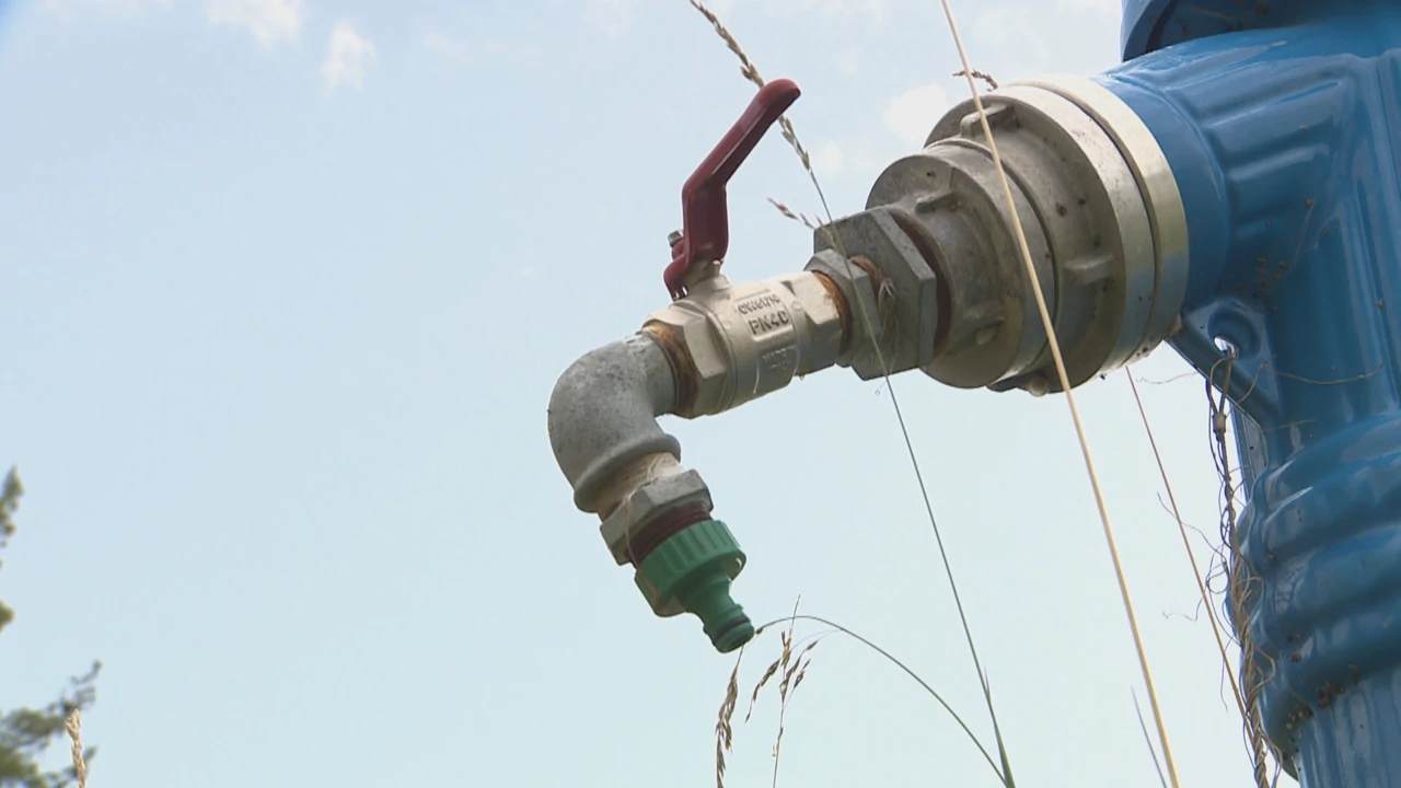 Iz javnog hidranta punio bazen, Foto: Dnevnik/HRT