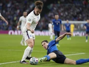 Kalvin Philips i Federico Chiesa, Foto: Frank Augstein/Pool via REUTERS