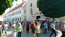 Vjernici u osječkoj Tvrđi