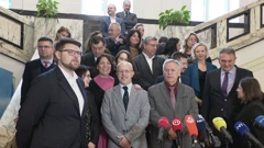 Oporba na saborskim stepenicama