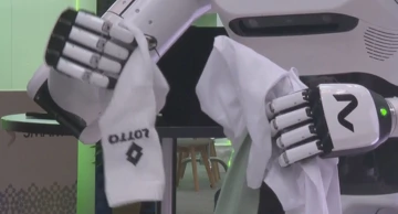 Robot koji razvrstava rublje za perilicu