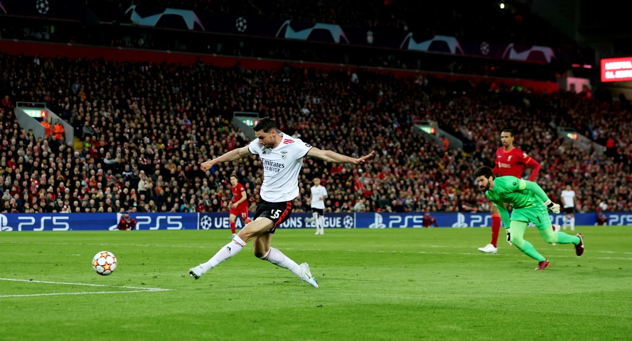 Jaremčuk zabija gol za Benficu, Foto: Phil Noble/REUTERS