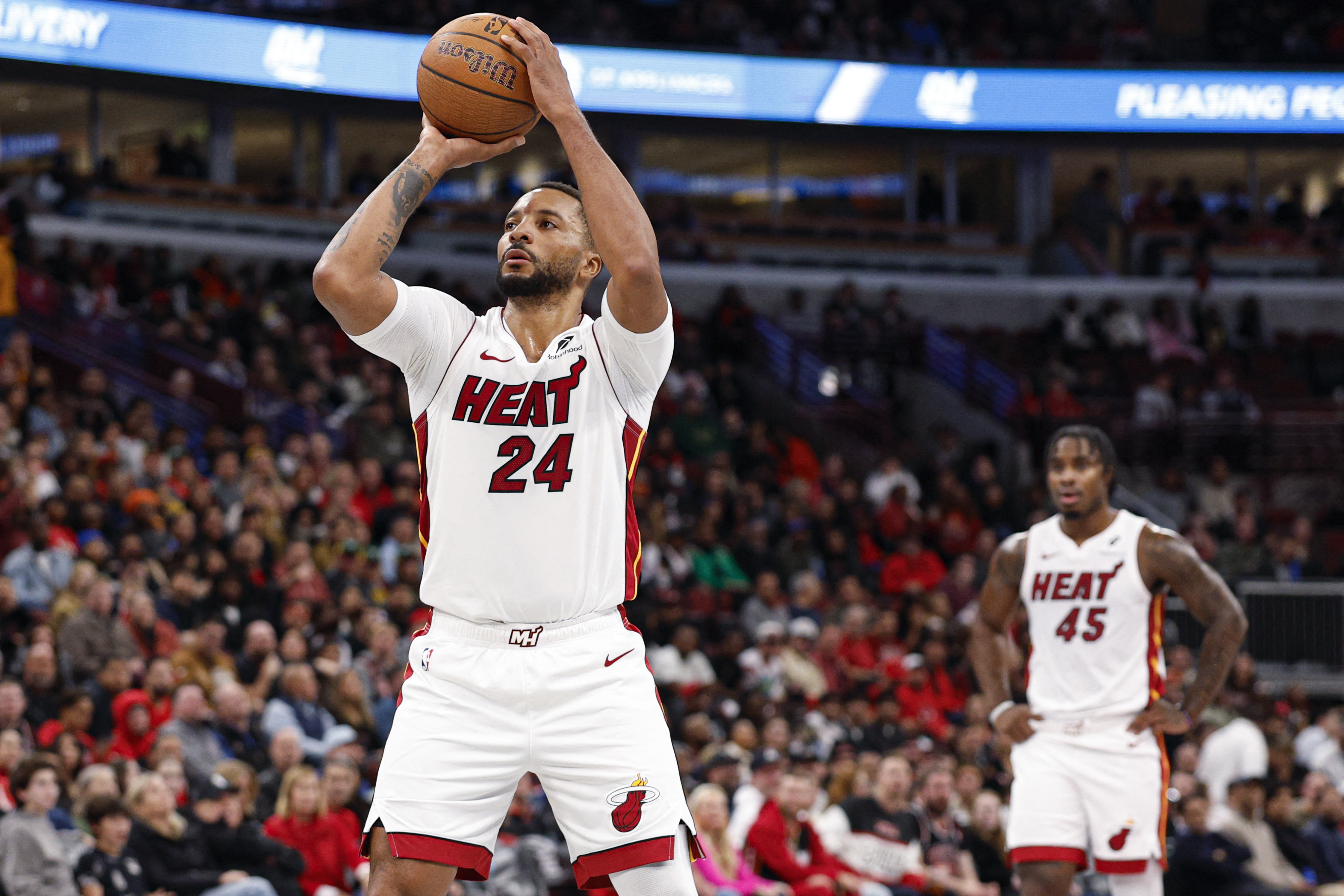 2025 11 22t035659z 832692017 mt1usatoday27646876 rtrmadp 3 nba miami heat at chicago bulls 20251123214946