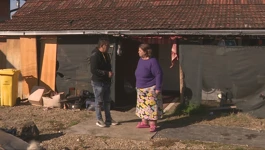 Obitelj Kalanjoš ispred kuće