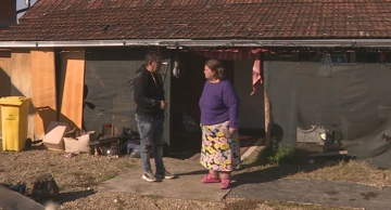 Obitelj Kalanjoš ispred kuće