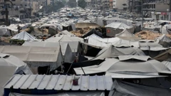 Palestinci, raseljeni izraelskom vojnom ofenzivom, sklonili su se u šatorski kamp u gradu Gazi