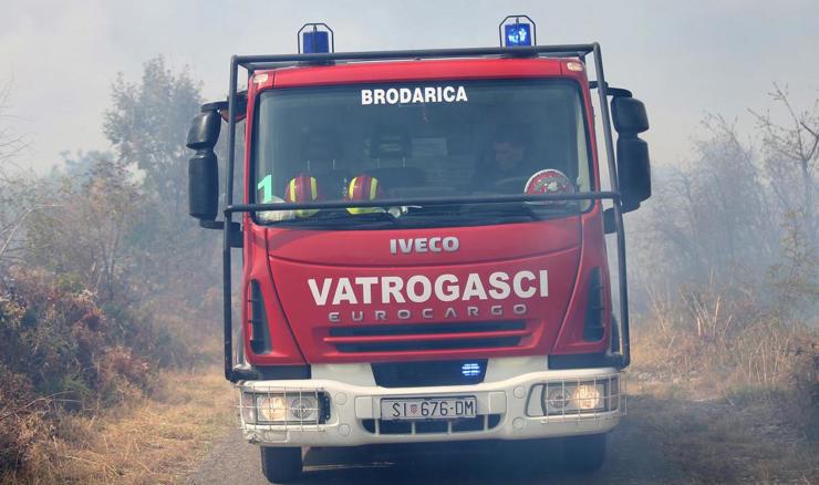 U požaru kamp-kućice kod Brodarice smrtno stradala osoba