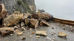 Zatvorena cesta D-512 zbog odrona kamenja