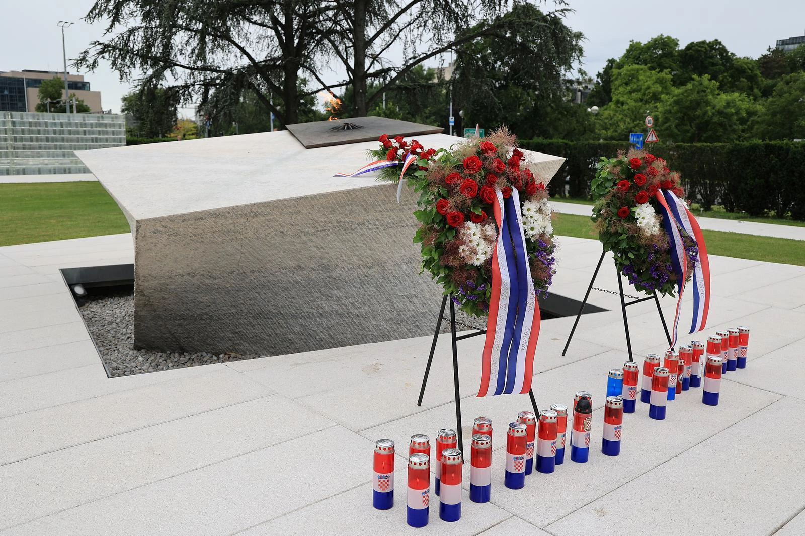 Položeni vijenci kod Spomenika domovini