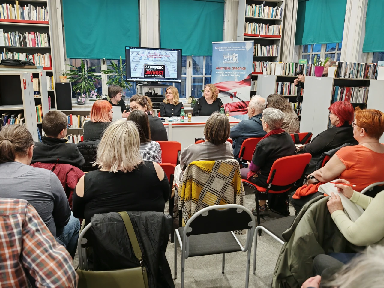 Tribina u organizaciji "Adele", Foto: Krunoslav Inhof/HRT Radio Osijek