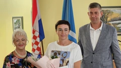 Sandra Žulj Cigić prima Zahvalnicu, Foto: H. Gunjača/HRT