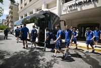 Dinamovci napuštaju hotel u Ateni, Foto: Marko Lukunic/PIXSELL