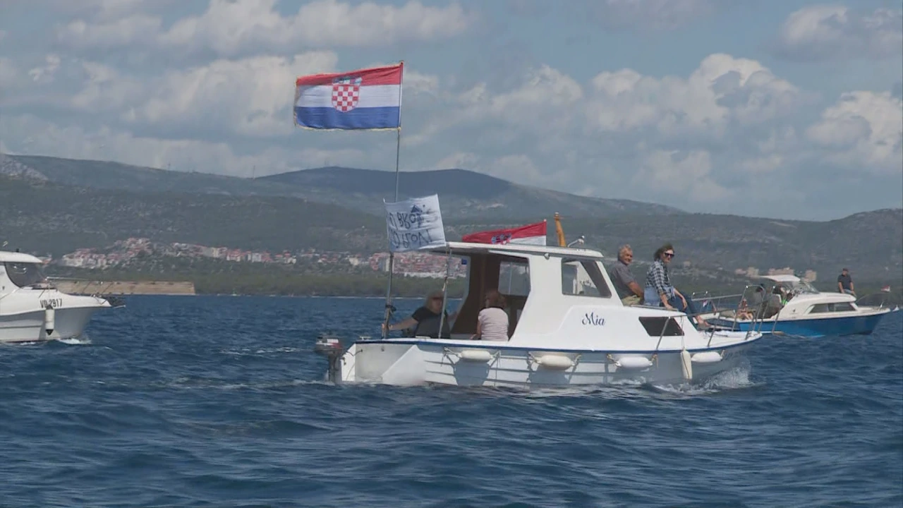 Prosvjed stanovnika Prvića i Zlarina protiv Jadrolinije, Foto: HTV/HRT