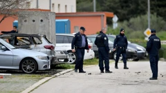 Zapaljeno policijsko vozilo na Cresu 