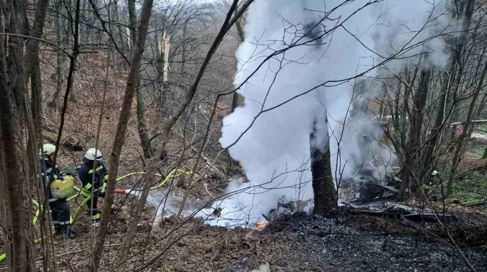 Vatrogasci gase požar na palom MIG-u 21
