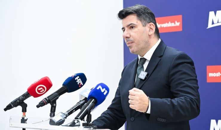 Grmoja pozvao predsjednika i Vladu da pošalju vojsku na granice