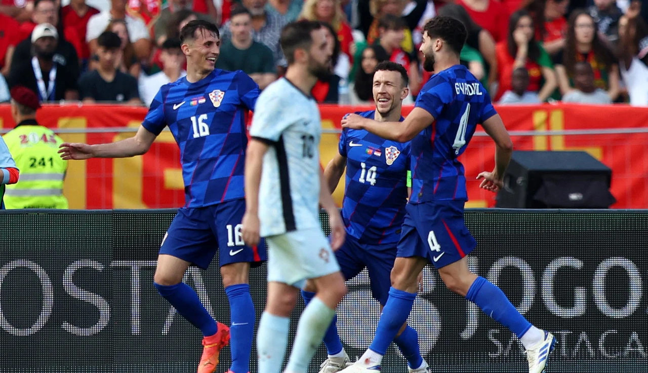 Ante Budimir slavi gol za 1:2, Foto: Pedro Nunes/REUTERS