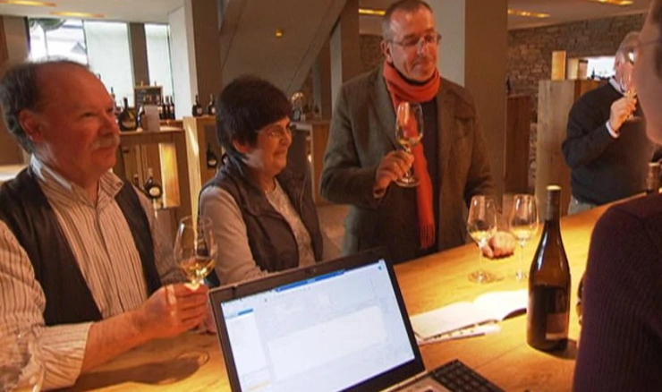 Vino i smartfon