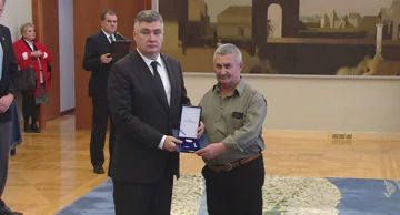 Predsjednik Republike Zoran Milanović dodjeljuje odlikovanje