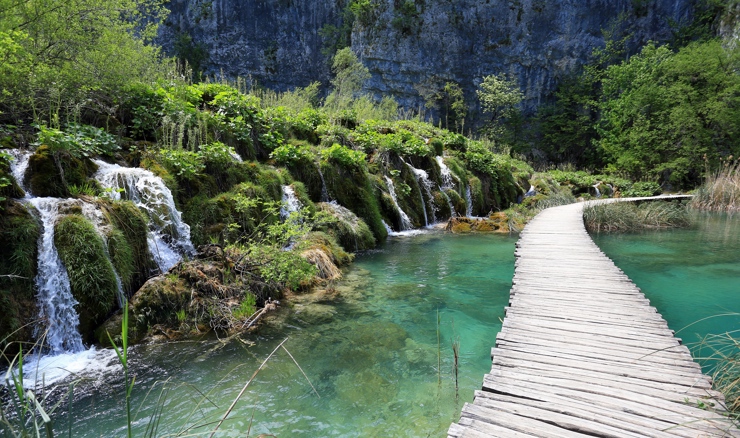 Hakeri napali Plitvička jezera - računi se pišu ručno, dio objekata zatvoren