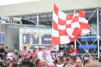 Navijači Hrvatske pred De Kuipom, Foto: Ante Cizmic/CROPIX