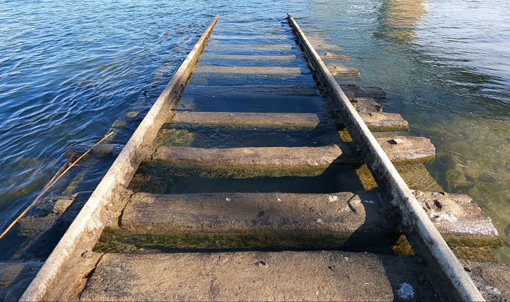 Dunav se povukao, prošlost izronila: Ekstremno niski vodostaji zabrinjavaju