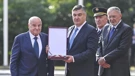 Milanović odlikovao ratni kabinet ministra Ivana Jarnjaka