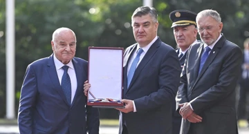 Milanović odlikovao ratni kabinet ministra Ivana Jarnjaka
