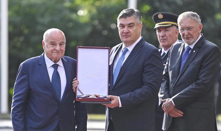 Milanović odlikovao ratni kabinet ministra Ivana Jarnjaka
