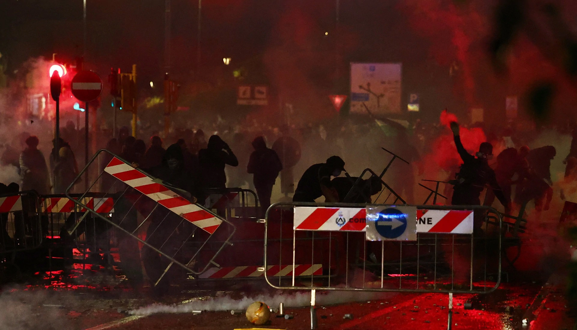 Propalestinski prosvjednici napali policiju, zvižduci izraelskoj himni