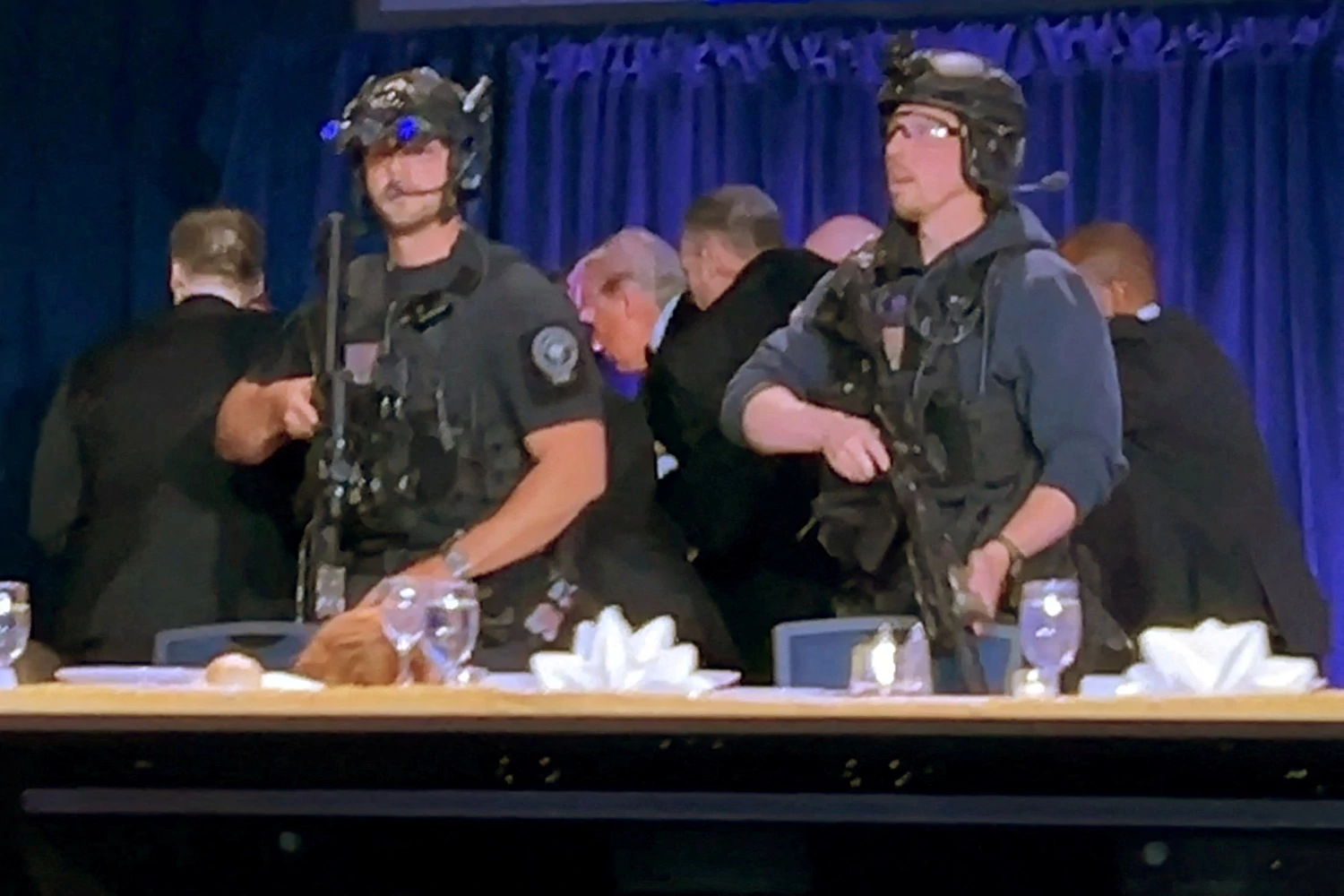 Trump evakuiran s večere dopisnika Bijele kuće nakon mogućih pucnjeva