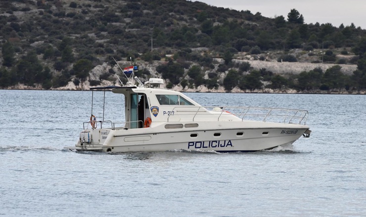 Pomorska policija spasila dvoje Mađara na području Kamenjaka