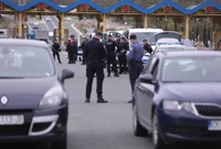 Navijači Dinama na izlazu s autoceste u Dugopolju, Foto: Ivo Čagalj/PIXSELL