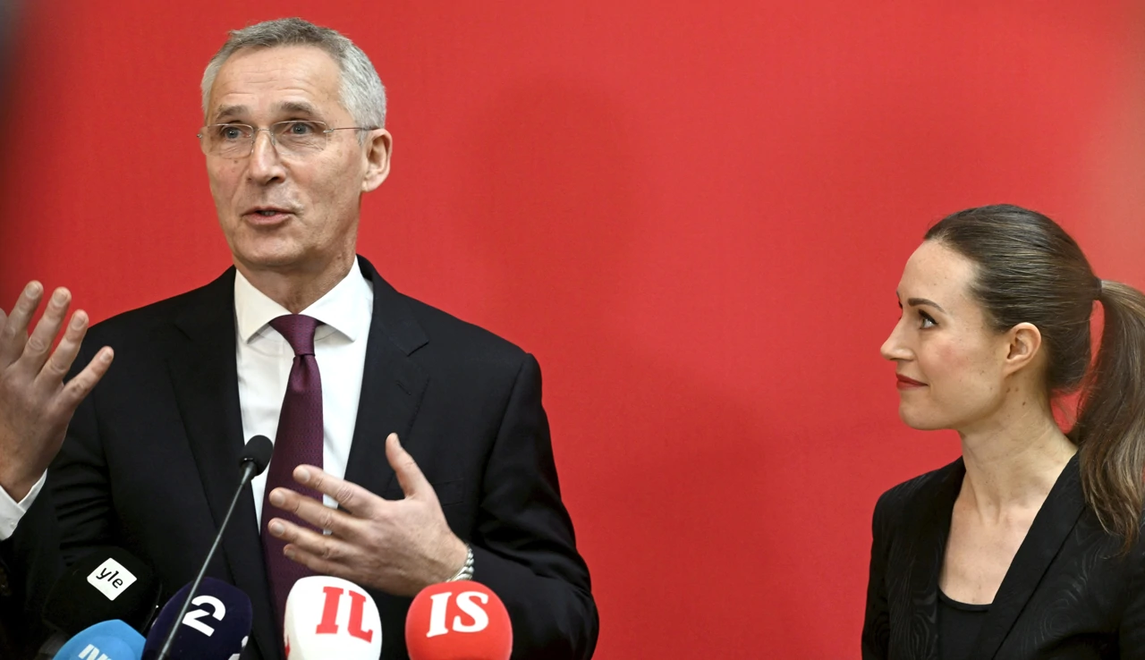 Jens Stoltenberg i Sanna Marin