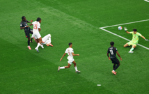 Yassine Bounou brani udarac igrača Kanade, Foto: Issei Kato/REUTERS