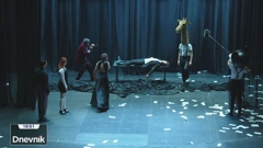 Tragikomedija "Pustolov pred vratima"