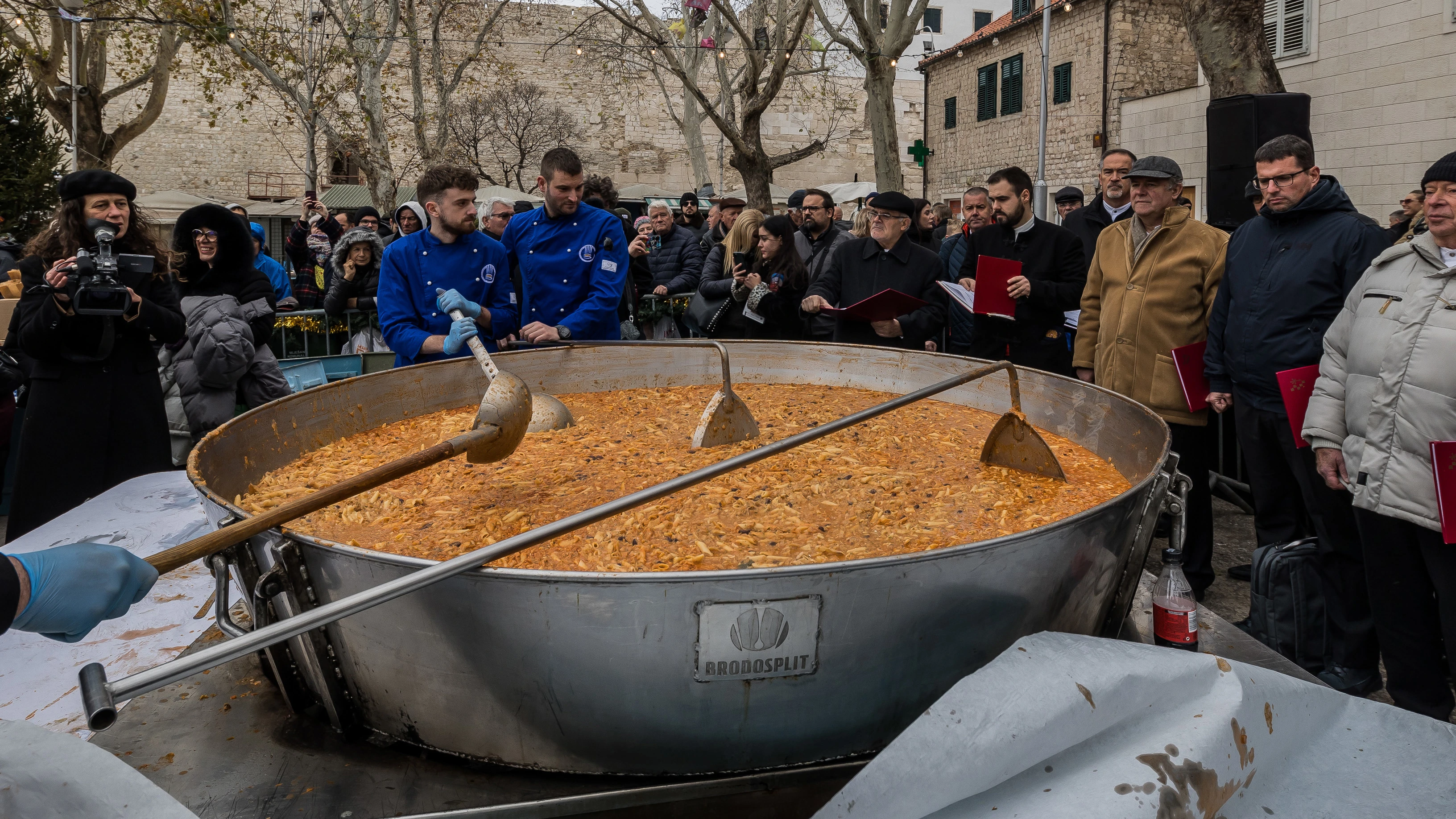 Tradicija na Badnjak - mnogi gradovi dijelili ukusne porcije
