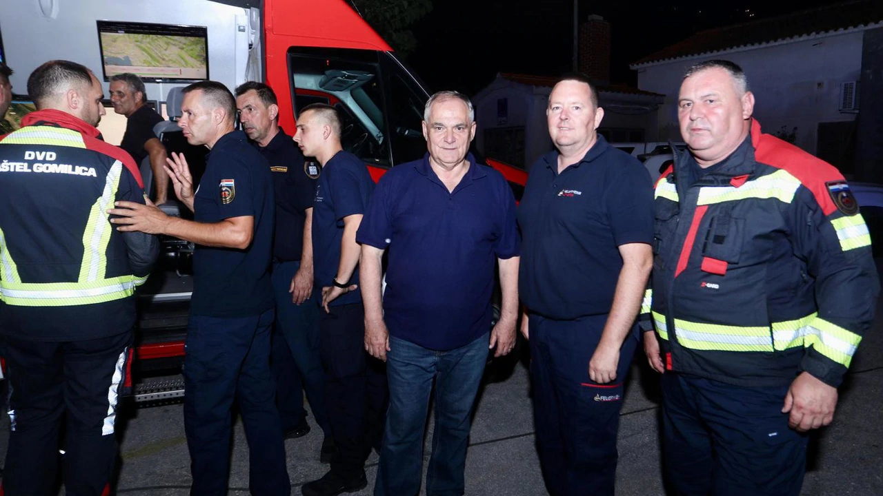  Žrnovnica: Tucaković, Boban i Wegel obišli vatrogasce na terenu 