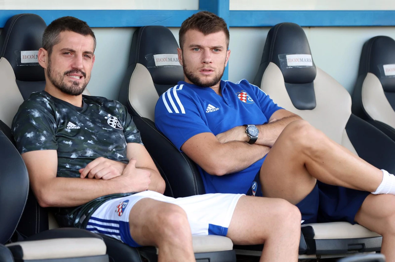 Arijan Ademi na klupi Dinama, Foto: Sanjin Strukic/PIXSELL