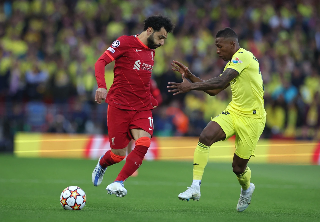 Mohamed Salah, Pervis Estupinan, Foto: Phil Noble/REUTERS