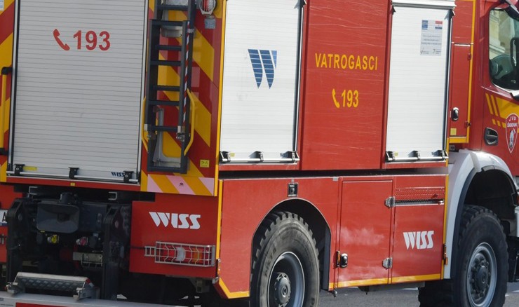 Na požarištu na Braču dežura 38 vatrogasaca do jutra