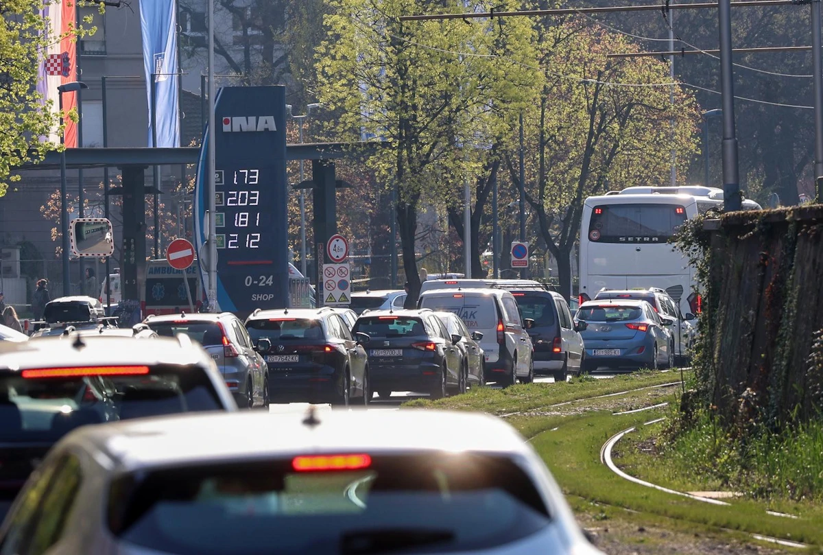 Vlada razmatra uvođenje 'plivajućeg PDV-a' na gorivo