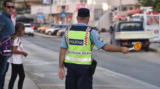 Pojačani policijski nadzor oko škola