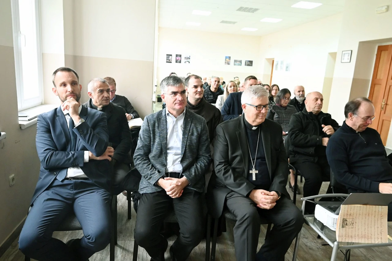 Crno - znanstveni skup