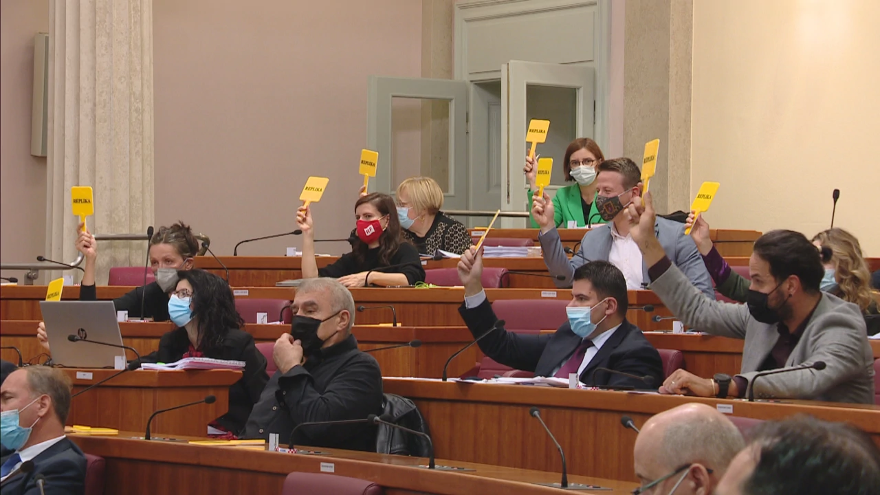 Vladajući hvale, a oporba kritizira