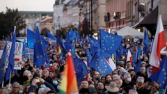 Deseci tisuća Poljaka na ulicama pružaju potporu EU-u