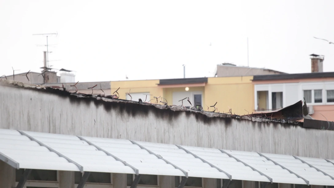 Gorio krov osnovne škole na Verudi 