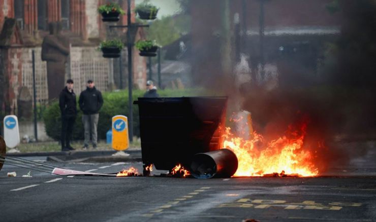 Nasilje na ulicama Belfasta nakon pokušaja ubojstva