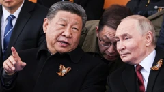 Xi Jinping i Vladimir Putin na paradi u Moskvi 2025.